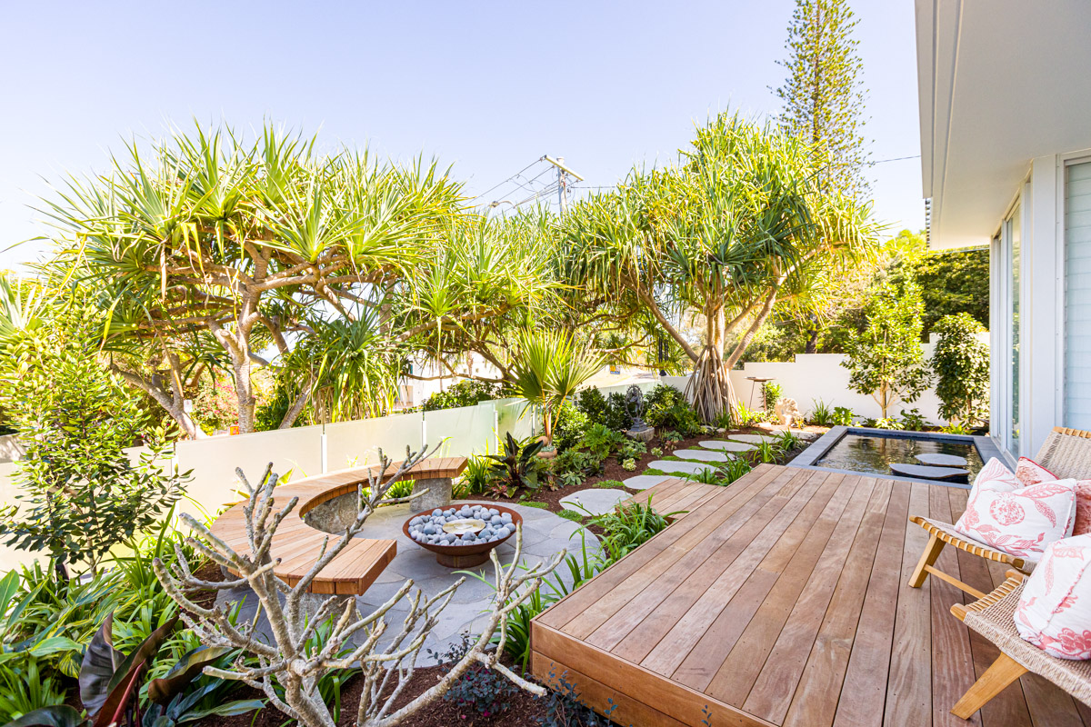 How to Create a Coastal Chic Outdoor Space?