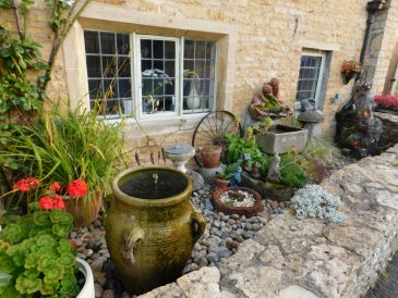 Tips to Enlarge Your Small Garden